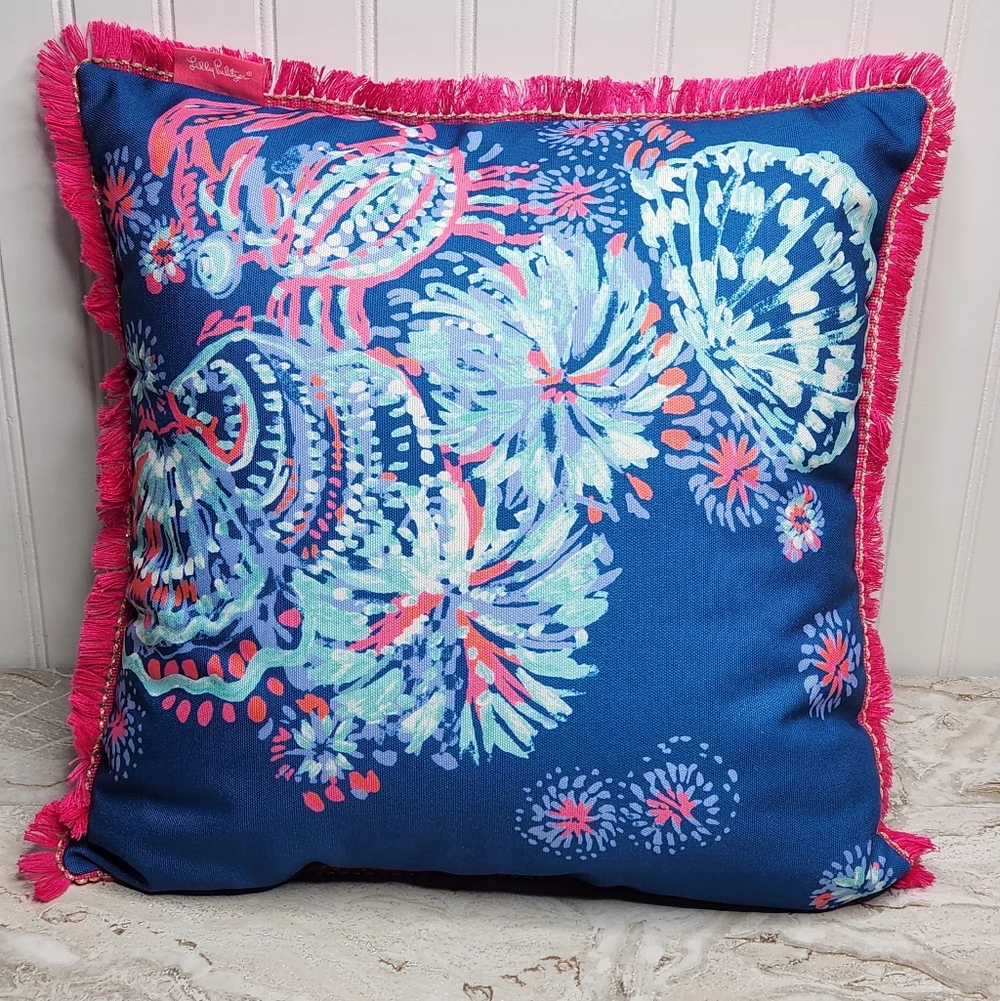 Lilly Pulitzer Gypsea Girl Throw Pillow 18x18 Like New - Picture 3 of 6